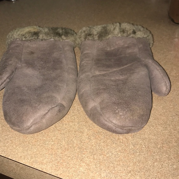 Shearling Mittens - Picture 1 of 5